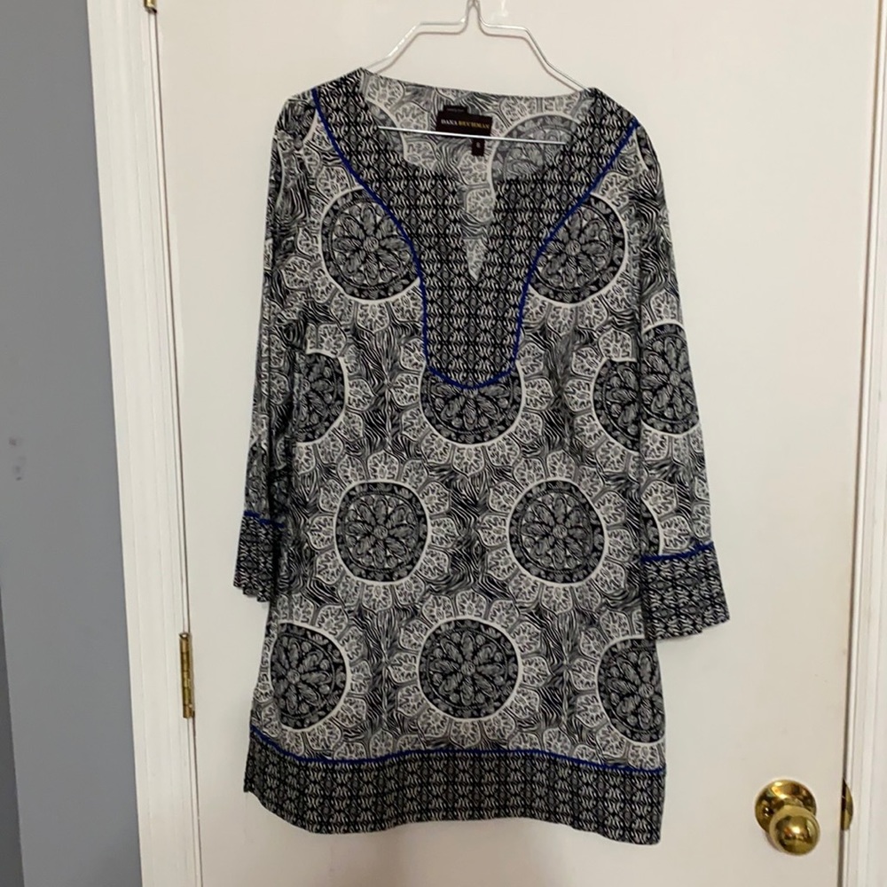 Black and white tunic top